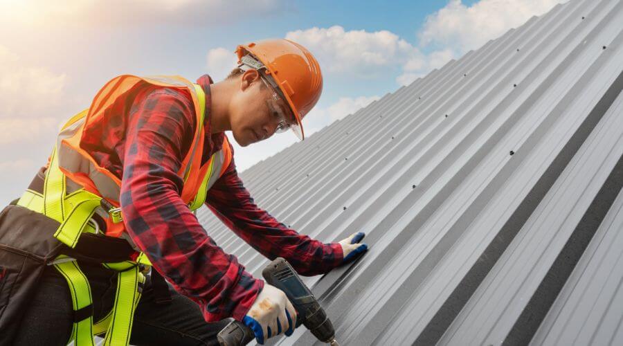 Professional gutter cleaning in Stoneham, ME